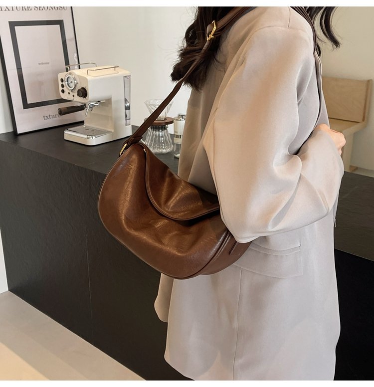 Custom Womens Crossbody Bag for Fashion Retailers – 58-10677 — 34