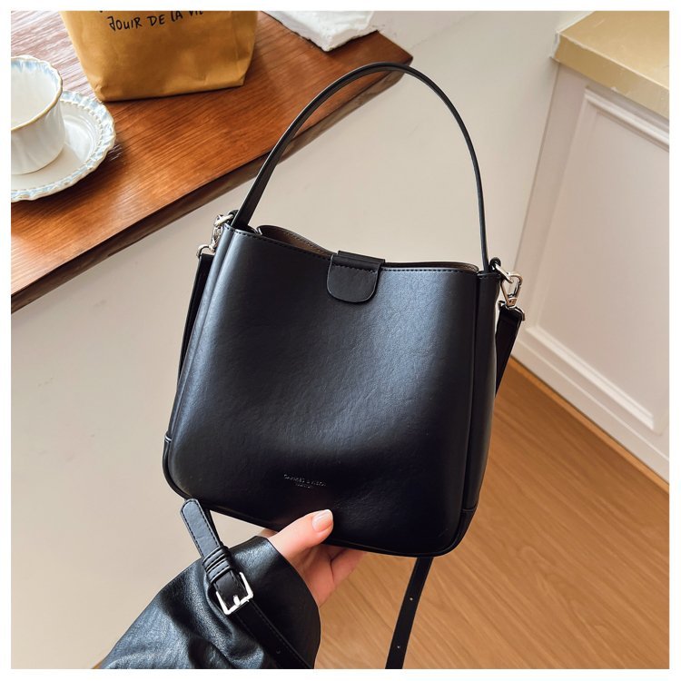 Wholesale Womens Shoulder Bag for Retail Sourcing – 58-25077 — 12