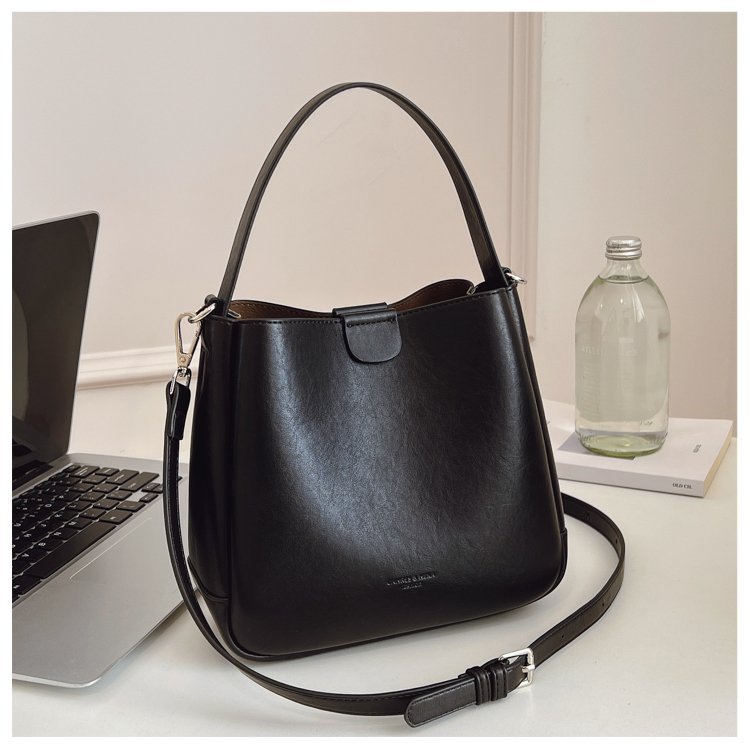 Wholesale Womens Shoulder Bag for Retail Sourcing – 58-25077 — 18