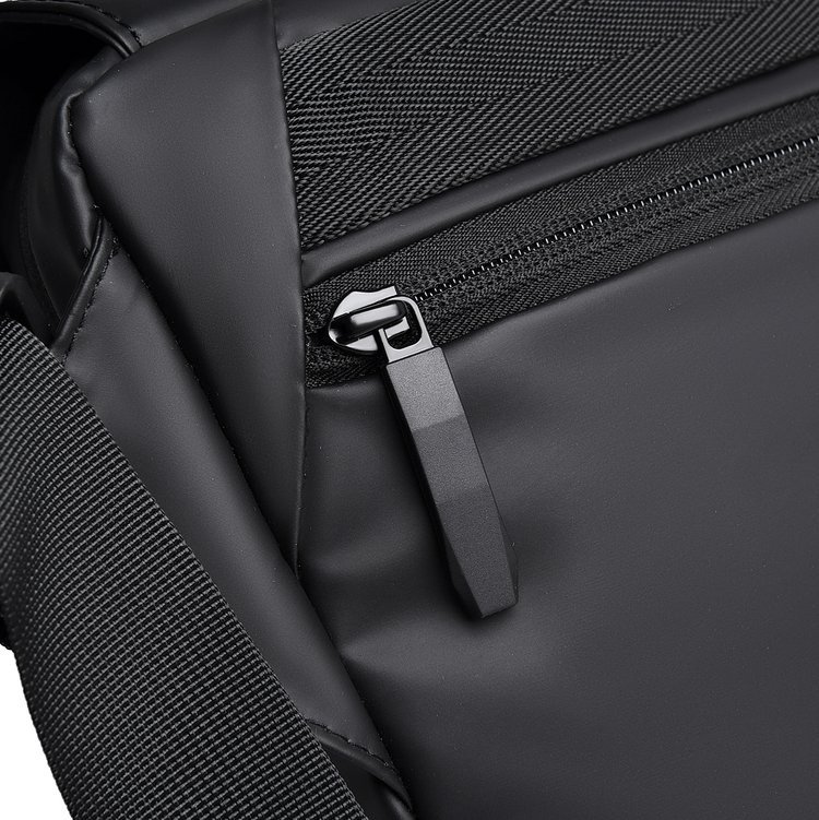Private Label Mens Sling Bag for Fashion Retailers — 19