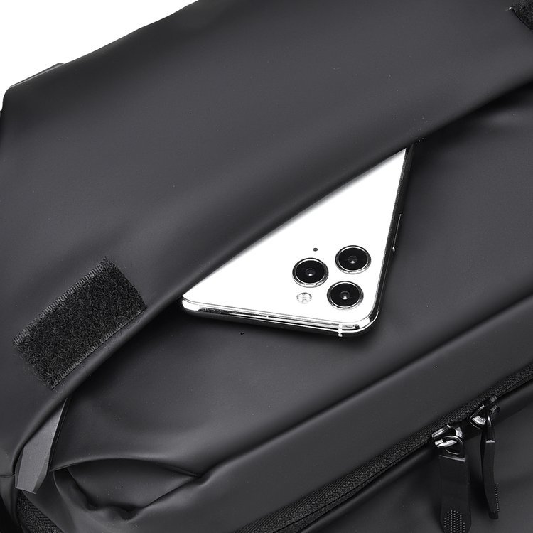 Private Label Mens Sling Bag for Fashion Retailers — 36